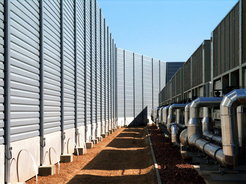 Lärmschutzwand für die Industrie aus Aluminium & Glas – Schütte-Aluminium